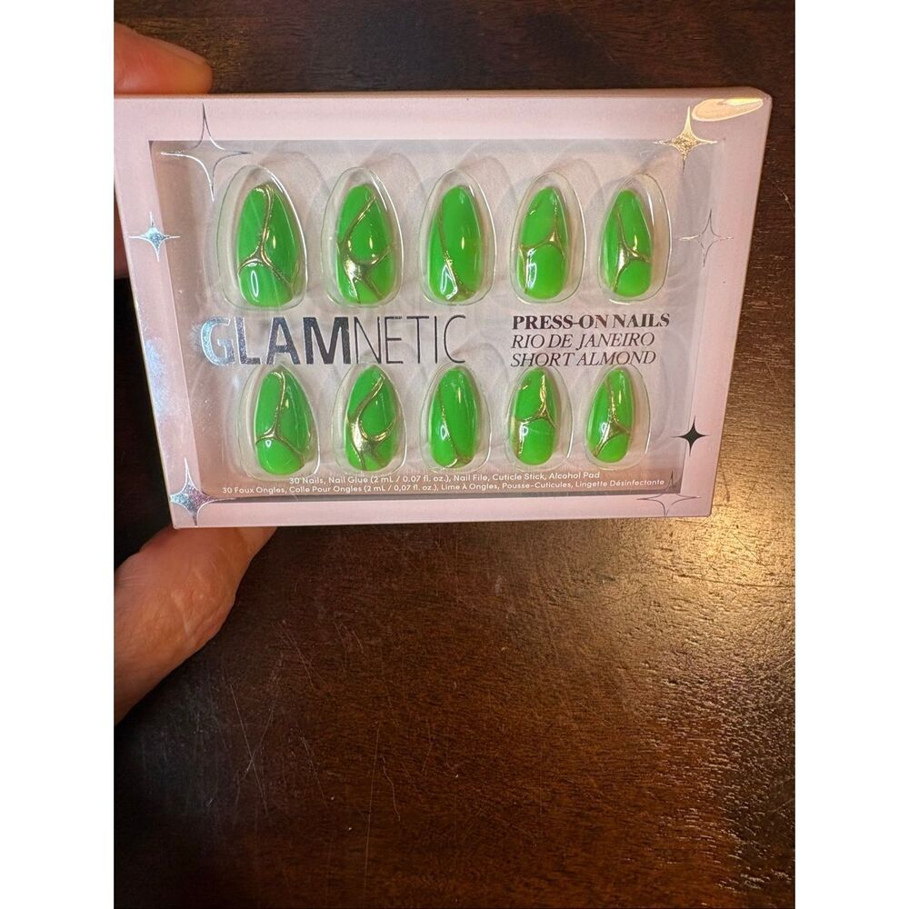 Glamnetic Press On Nails Short Almond Rio de Janeiro
